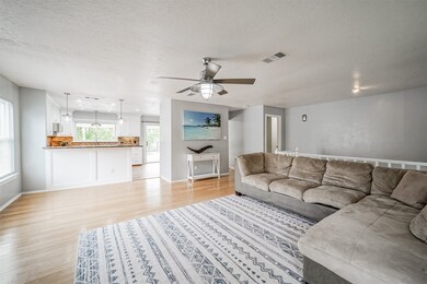 326 Gleneagles Dr, Friendswood, TX 77546 - photo 5