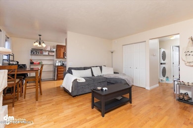 04-Living Room-DW-1374
