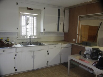 301 Williams Ave, Picayune, MS 39466 - photo 6