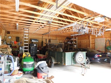32x40 Detached Garage with 220 Electric and Water,