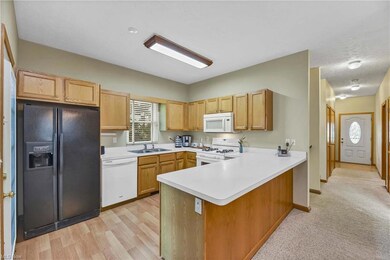 8089 Mapleway Dr, Olmsted Falls, OH 44138 - photo 4