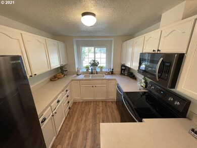 1310 N College St, Newberg, OR 97132 - photo 4