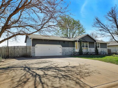 208 N Heather Ln, Maize, KS 67101 - photo 2