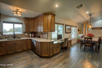 Kitchen & Dining