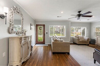 982 W 42nd St, Houston, TX 77018 - photo 4