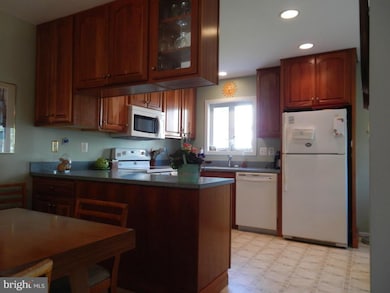 20221 Gentle Way, Montgomery Village, MD 20886 - photo 6