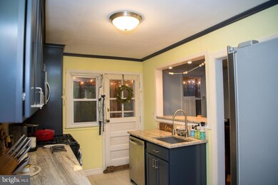 8637 Oak Rd, Parkville, MD 21234 - photo 5