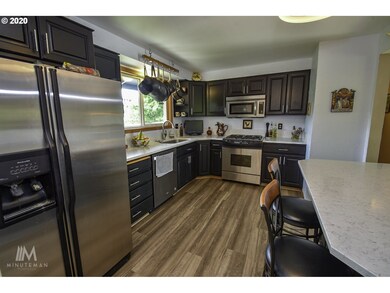 903 SW 27th Cir, Troutdale, OR 97060 - photo 7