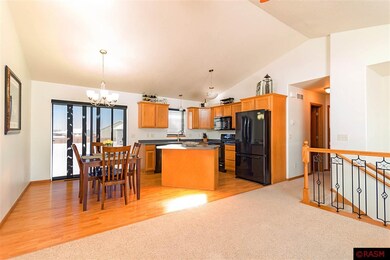 1140 Heron Dr, Mankato, MN 56001 - photo 2