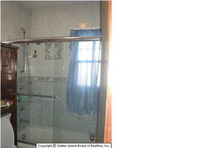 135 Dickie Ave, Staten Island, NY 10314 - photo 4