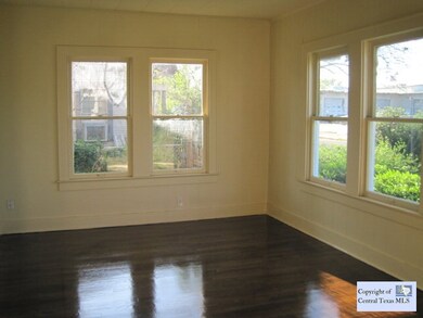 629 E Weinert St, Seguin, TX 78155 - photo 4