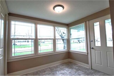 2547 E Grand Ave, Des Moines, IA 50317 - photo 2