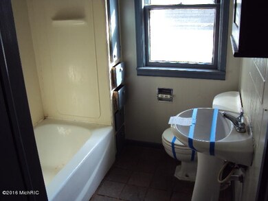 303 Woodruff St, Niles, MI 49120 - photo 4