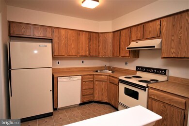 16B Sumac Ct, Mount Laurel Township, NJ 08054 - photo 4