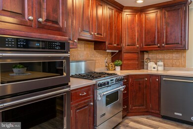 521 Elsie St, Reading, PA 19607 - photo 7