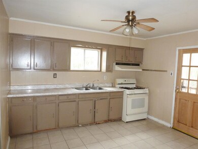 208 E Lyon St, Laredo, TX 78040 - photo 3