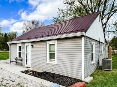 1134 N Marion St, Mitchell, IN 47446 - photo 2