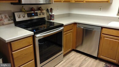 18818 Sky Blue Cir, Germantown, MD 20874 - photo 4