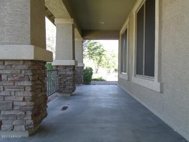 Front Patio (800x600)