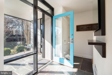 2114 Mason Hill Dr, Alexandria, VA 22306 - photo 3