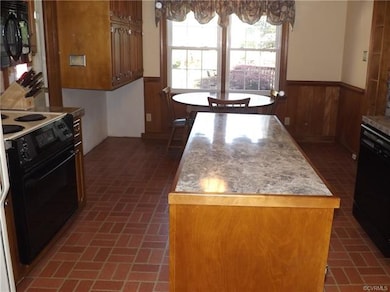 A Very Workable Kitchen With Extra Prep Area