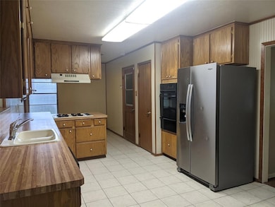 107 Oak Ridge Terrace, Weatherford, TX 76086 - photo 6