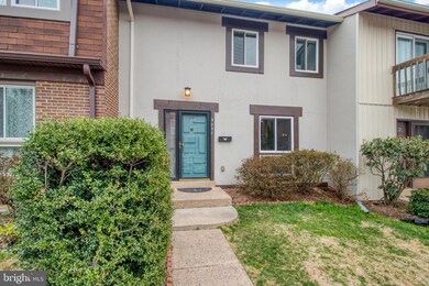 3037 Mission Square Dr, Fairfax, VA 22031 - photo 2