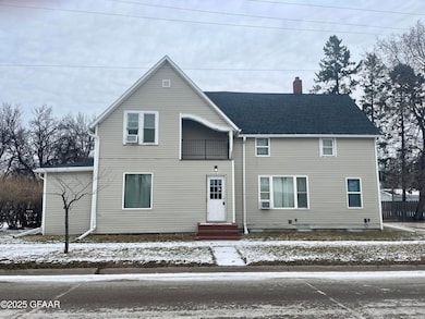 1502 N 4th St, Grand Forks, ND 58203 - photo 2