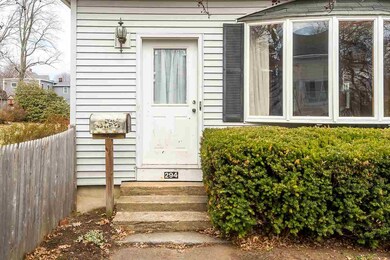 294 Thornton St, Portsmouth, NH 03801 - photo 4