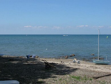 Waterfront/Dock/Pier. Waterview looking to the lef