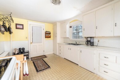003 Kitchen