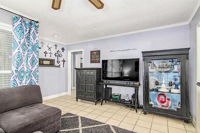 1511 Meadow Ln, Alvin, TX 77511 - photo 4