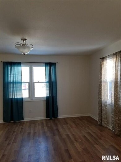 2507 W 69th St, Davenport, IA 52806 - photo 3