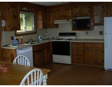 2 Wayne Ct, Holyoke, MA 01040 - photo 5