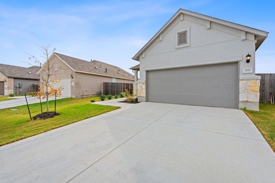 202 Lime St, Mustang Ridge, TX 78610 - photo 3