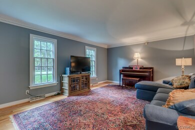 Living Room - Hardwood floors & grown & dentil mou
