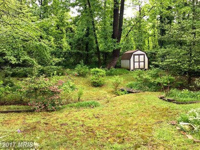 5803 Eastpine Dr, Riverdale, MD 20737 - photo 2