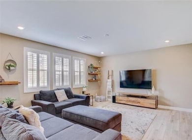 Living room with visible vents, baseboards, recess