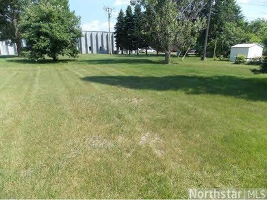 627 N 4th St, Le Sueur, MN 56058 - photo 4