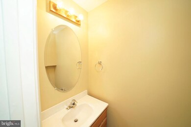 25561 Gwynneth Square, Chantilly, VA 20152 - photo 7