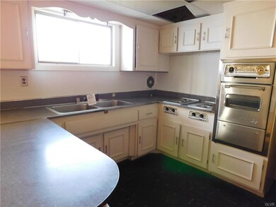 574 Miller Ln, Whitehall, PA 18052 - photo 7