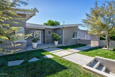 22712 Macfarlane Dr, Woodland Hills, CA 91364 - photo 4