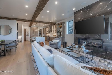 5. Living - Kitchen