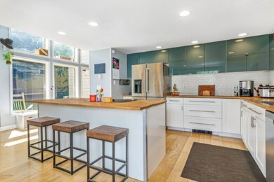 111 Coyote Cir-large-028-026-Kitchen-150