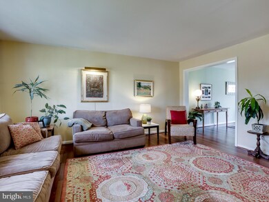 8430 Grenoble Ct, Springfield, VA 22152 - photo 6