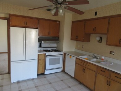 615 Manchester Ave, Westchester, IL 60154 - photo 4