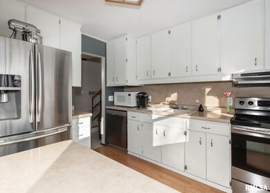 1803 W 36th St, Davenport, IA 52806 - photo 5