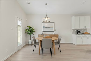 Virtual Staging:Breakfast Room