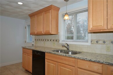 128 Friendly Rd, Cranston, RI 02910 - photo 3