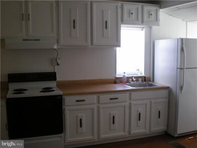 446 Apple St, Pottstown, PA 19464 - photo 2